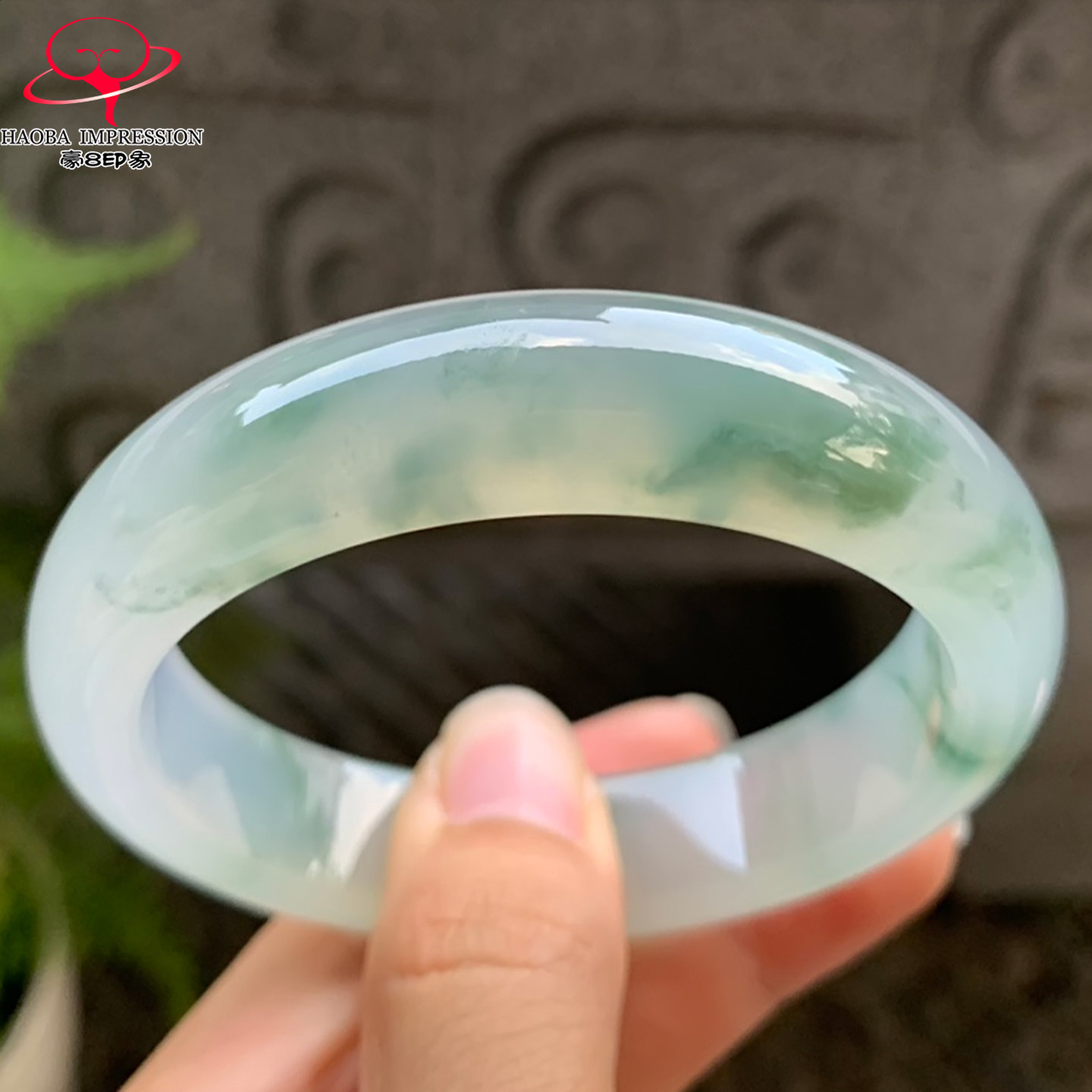 豪8印象V241翡翠手镯圈口57.2天然高冰种蓝绿飘花缅甸珠宝手镯a货