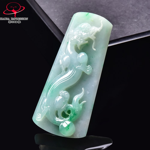 豪8印象·手镯之家M339翡翠龙牌吊坠天然缅甸淡绿飘花玉龙牌挂件