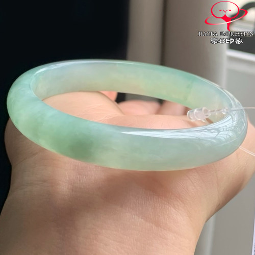 豪8印象W26080W737天然A货翡翠圈口53.8冰种晴水底飘花贵妃玉手镯
