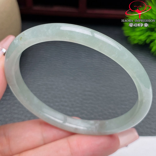 豪8印象S126010Y509翡翠贵妃手镯圈口52.6天然缅甸淡绿玉手镯18g