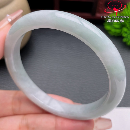 豪8印象S226018Y403翡翠手镯圈口56.8天然白底淡绿缅甸玉镯a货38g