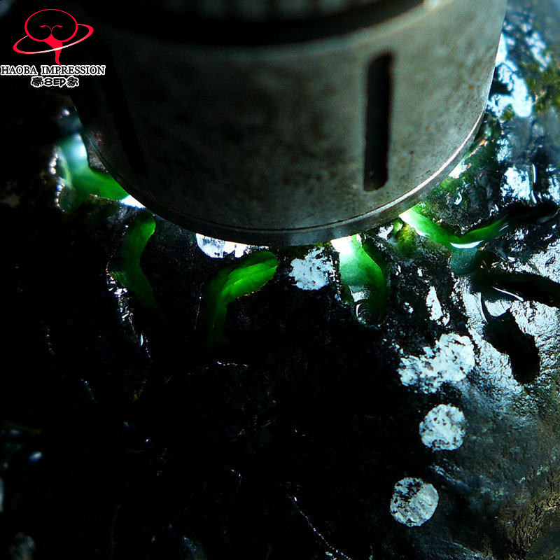 豪8印象Z26010G381种老发黑 缅甸天然翡翠毛料玉石原石242.65g