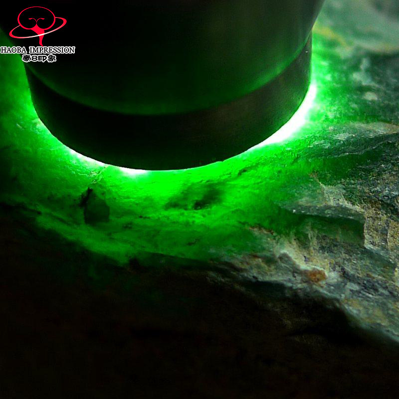 豪8印象Z26068G186种老发黑毛料玉石天然正品缅甸翡翠原石682.92g