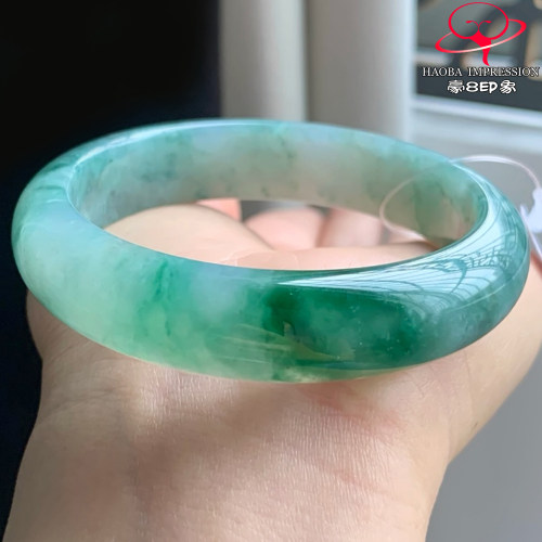 豪8印象W26128W639天然A货翡翠圈口52.5冰糯种绿底辣绿正圈玉手镯