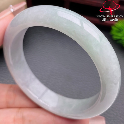 豪8印象·手镯之家S326028Y261翡翠手镯圈口55.6天然白底淡绿玉镯