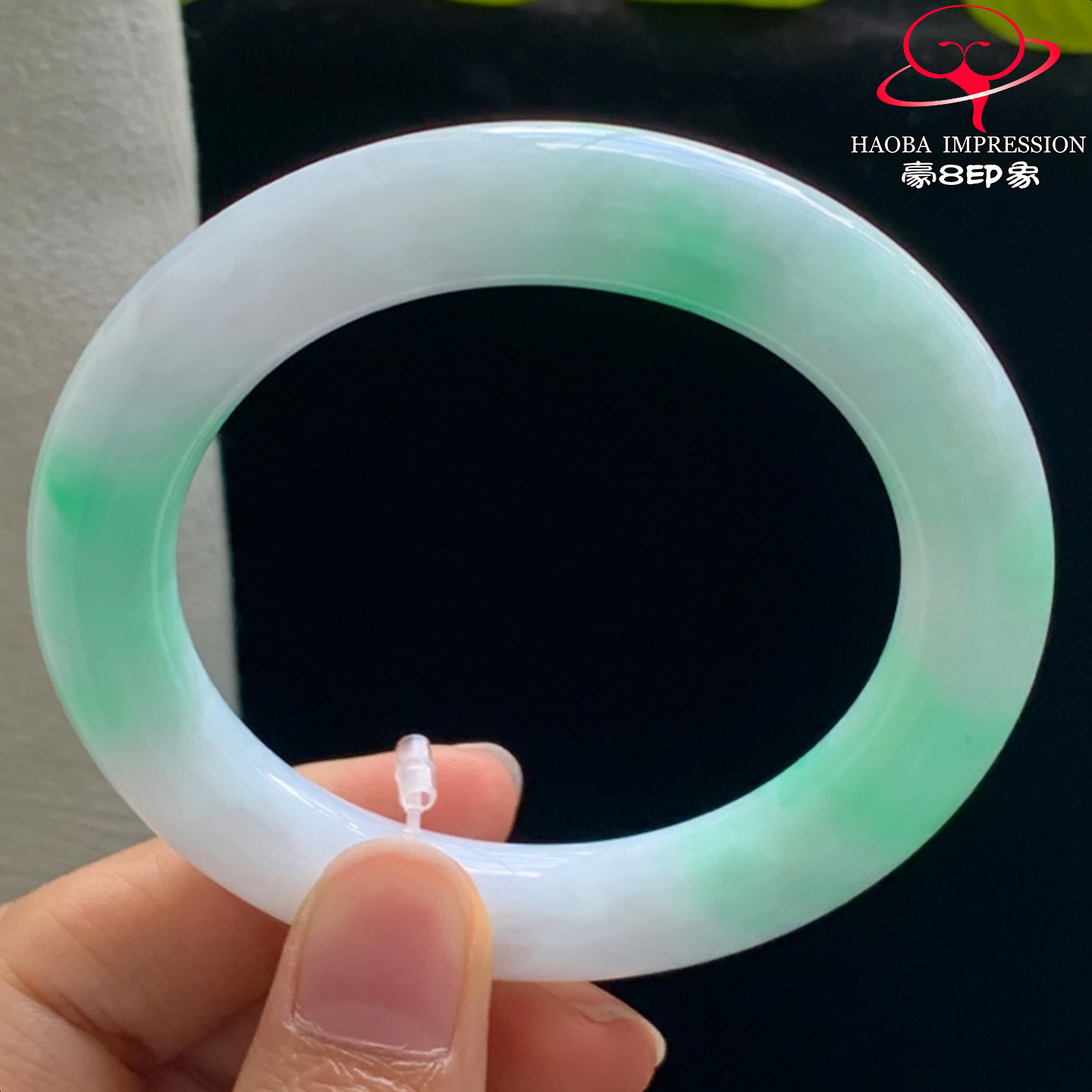 豪8印象W26280W1125翡翠圆条手镯圈口54.5天然冰糯种白底阳绿玉镯