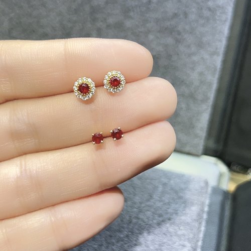天然鸽血红红宝石耳钉圆