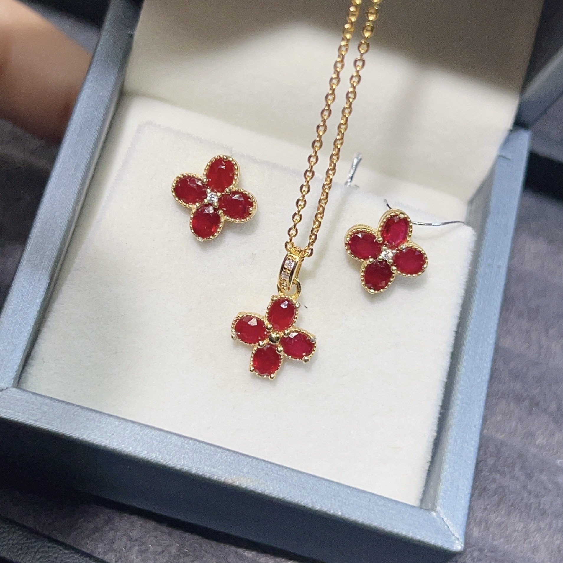 天然鸽血红红宝石耳钉吊坠套装3乘4 925银精工镶天然彩宝珠宝首饰,珠宝/钻石/翡翠,耳饰,淘宝优惠券,粉丝福利购,淘宝优惠卷