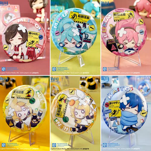 天闻角川正版周边 摔倒的初音未来系列75MM双闪徽章 初音巡音镜音