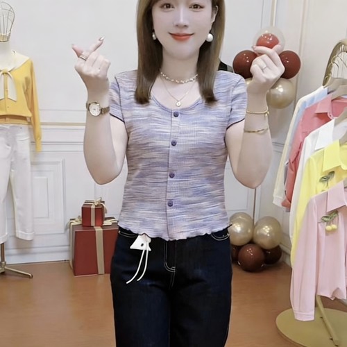 2026夏新款彩虹条纹短袖T恤女圆领套头纽扣时尚百搭收腰显瘦上衣