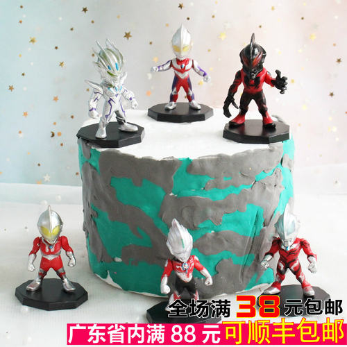 红色衣服怪兽超人玩具生日蛋糕