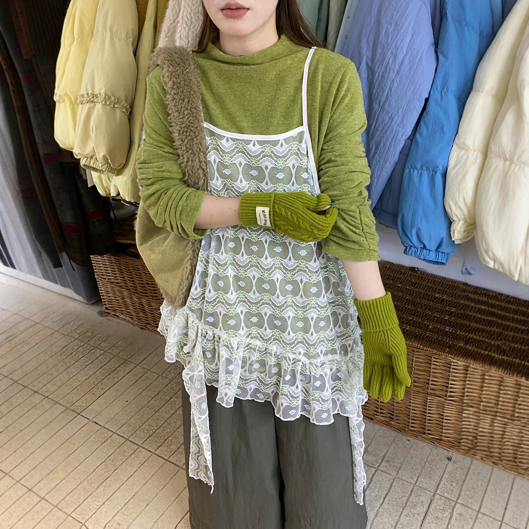 叠穿不规则下摆蕾丝打底吊带裙