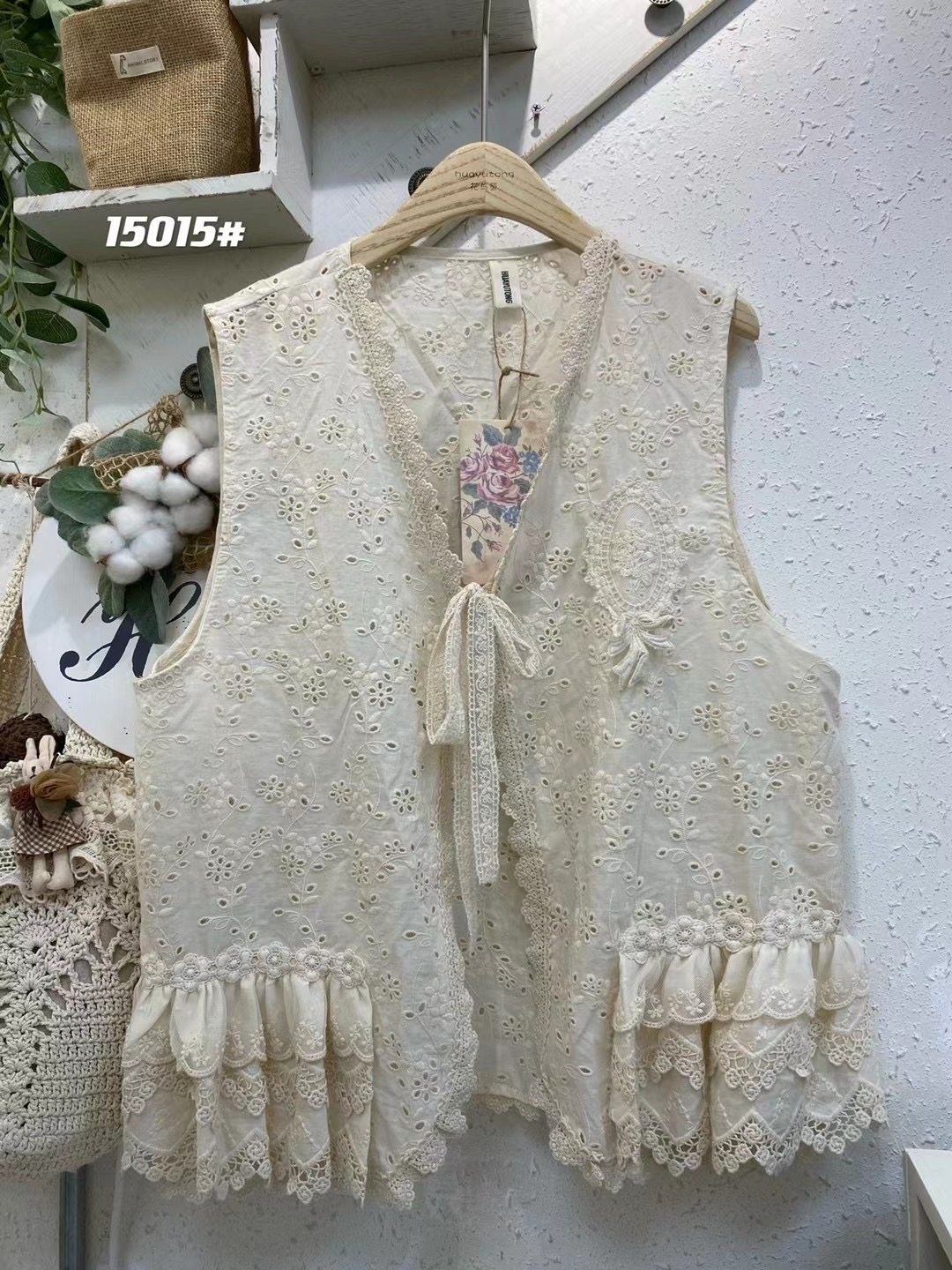 日韩森系公主风刺绣镂空钩花贴布系带蕾丝拼接下摆马甲开衫叠穿仙
