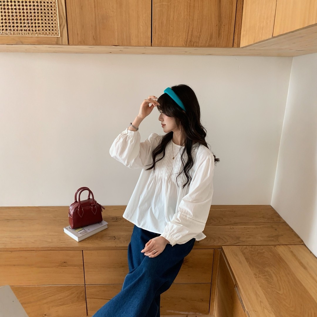 秋新森系风琴褶刺绣棉质白色长袖衬衫泡泡袖净色套头娃娃衫上衣女