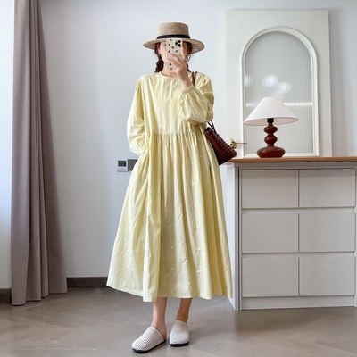 森系宽松文艺格子刺绣长袖连衣裙