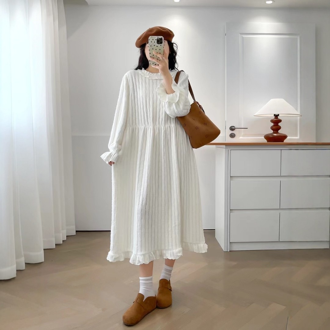 小清新花边圆领加绒长袖连衣裙女
