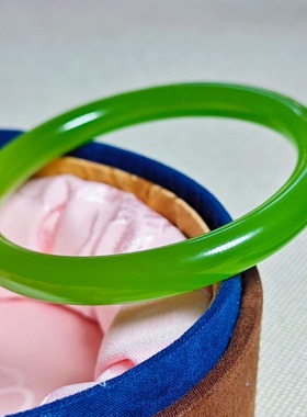 小清新苹果绿圆手镯晴水玛瑙玉髓