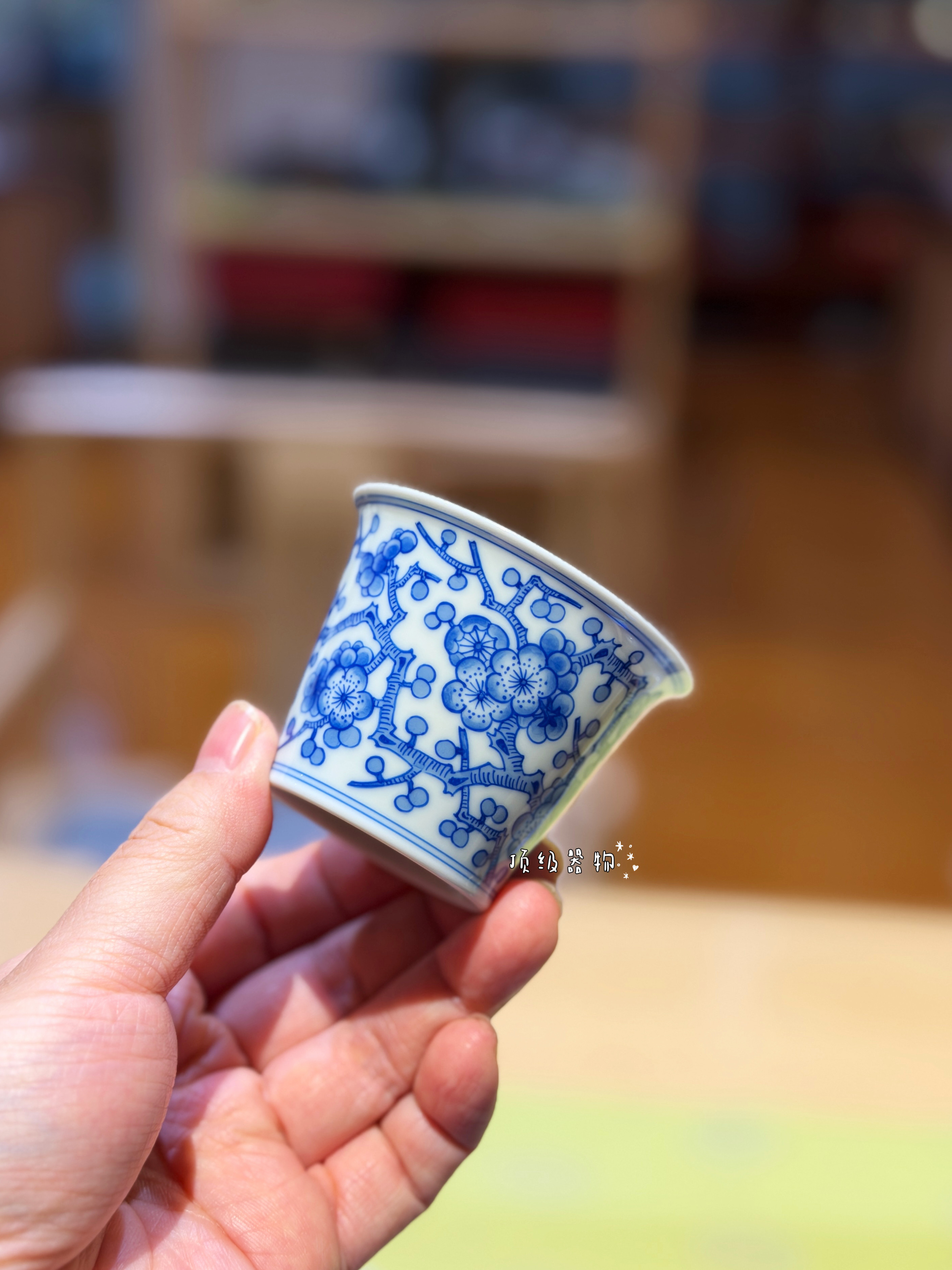歆蕴山房满梅小冰桶杯 于君打版手工手绘青花瓷主任人杯
