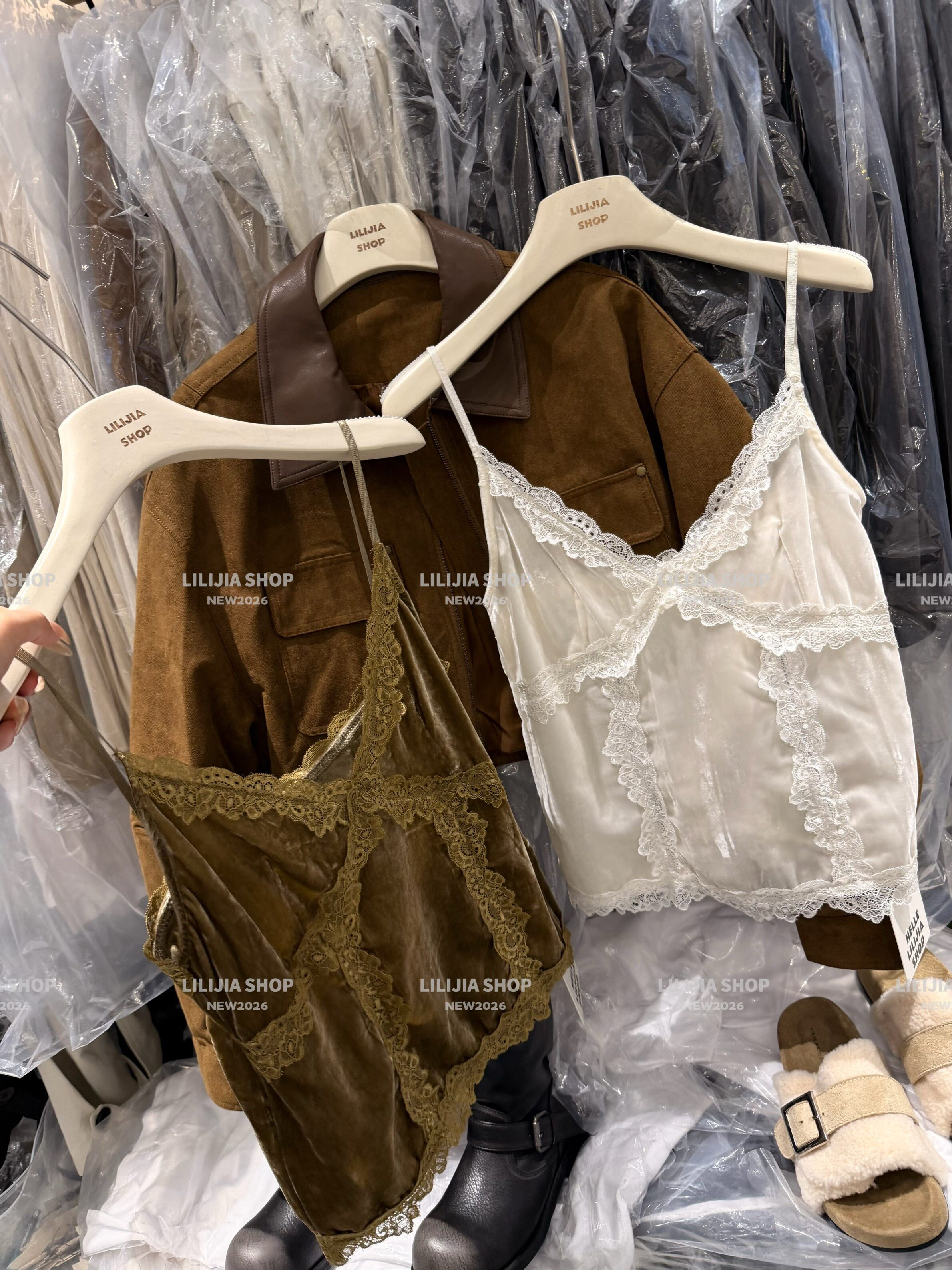 韩国东大门2026秋时尚百搭显瘦蕾丝拼接吊带背心女