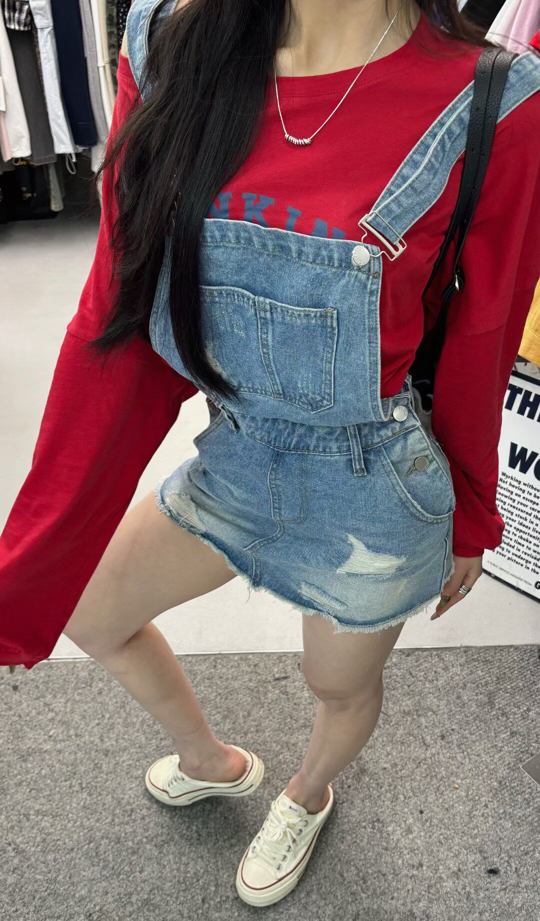 韩国东大门复古破洞牛仔背带裙女2026新时尚洋气减龄A字半身短裙
