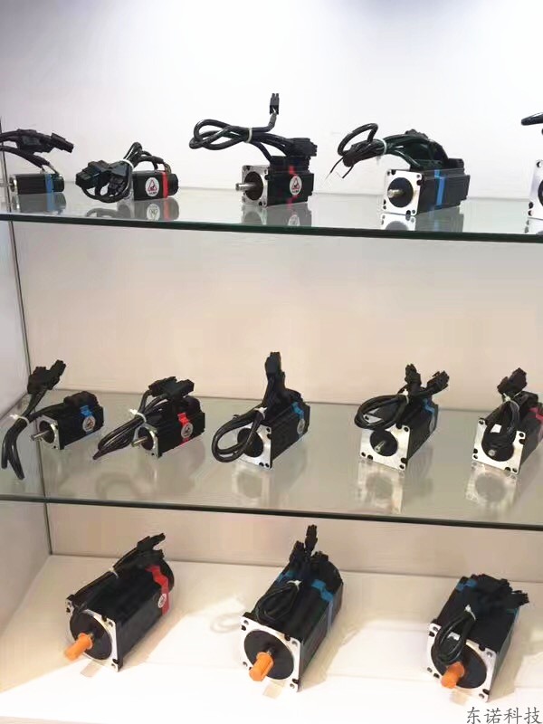 50W 伺服电机 SV-X3MM05A-N2LA 值17位编码器 键轴 无制动