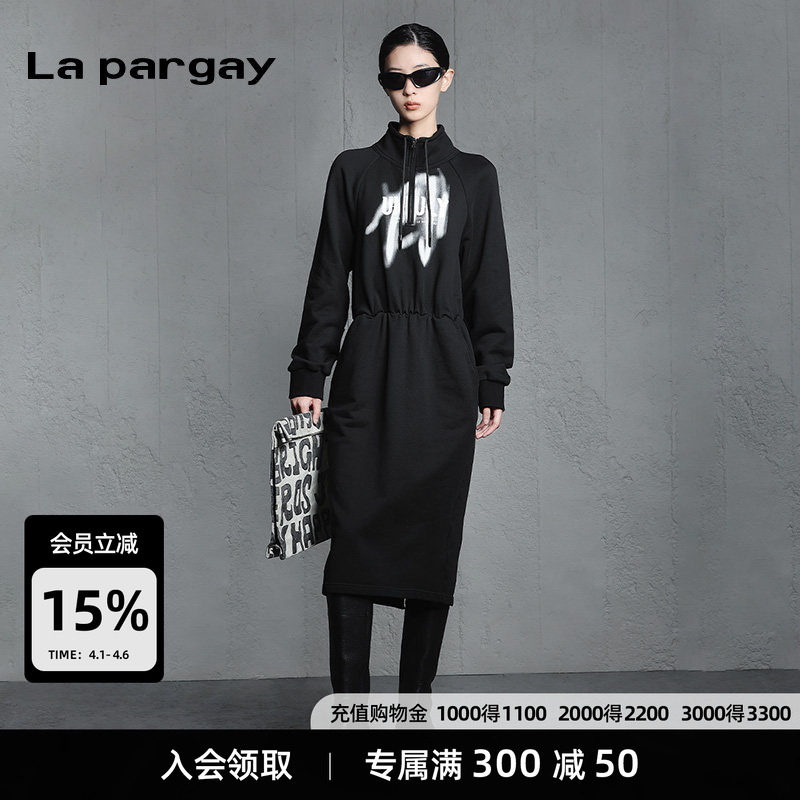 纳帕佳休闲极简宽松舒适收腰连衣裙2026早春新款女式黑色长袖裙子