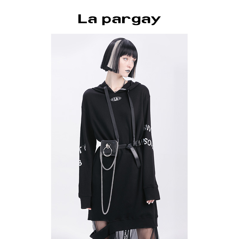 Lapargay纳帕佳新款女装黑色裙子个性时尚洋气长袖连帽针织连衣裙