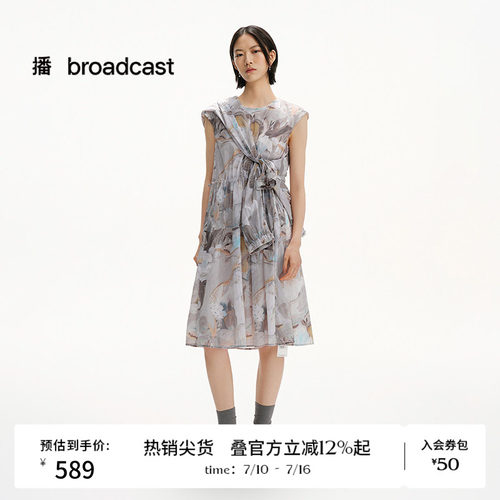 圆领抽皱廓形