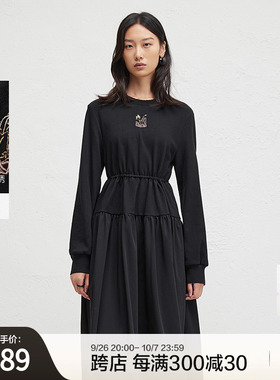 播2024冬季新款黑色刺绣连衣裙女收腰显瘦圆领长裙DDR4LD5102