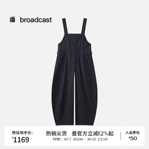 直身背带裤型，舒适廓型包容性强