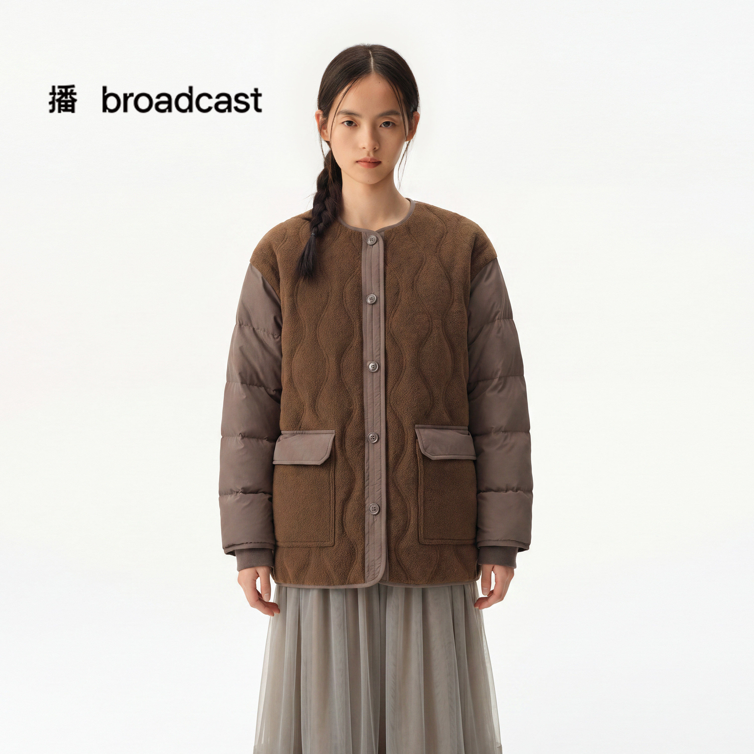 【90白鸭绒】播26冬新品短款羽绒服女包边圆领轻薄外套DDT4RD2042