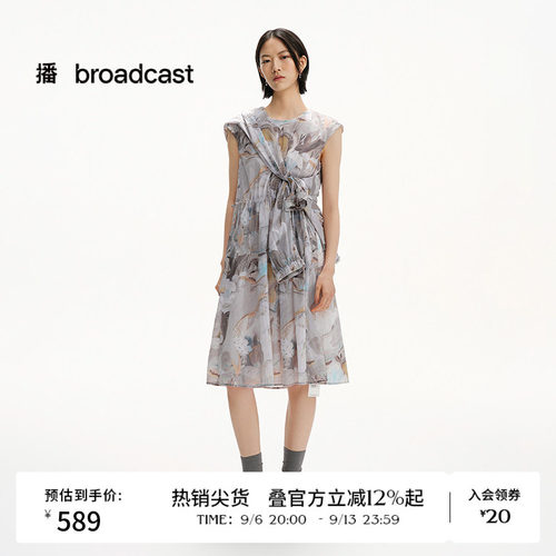 圆领抽皱廓形