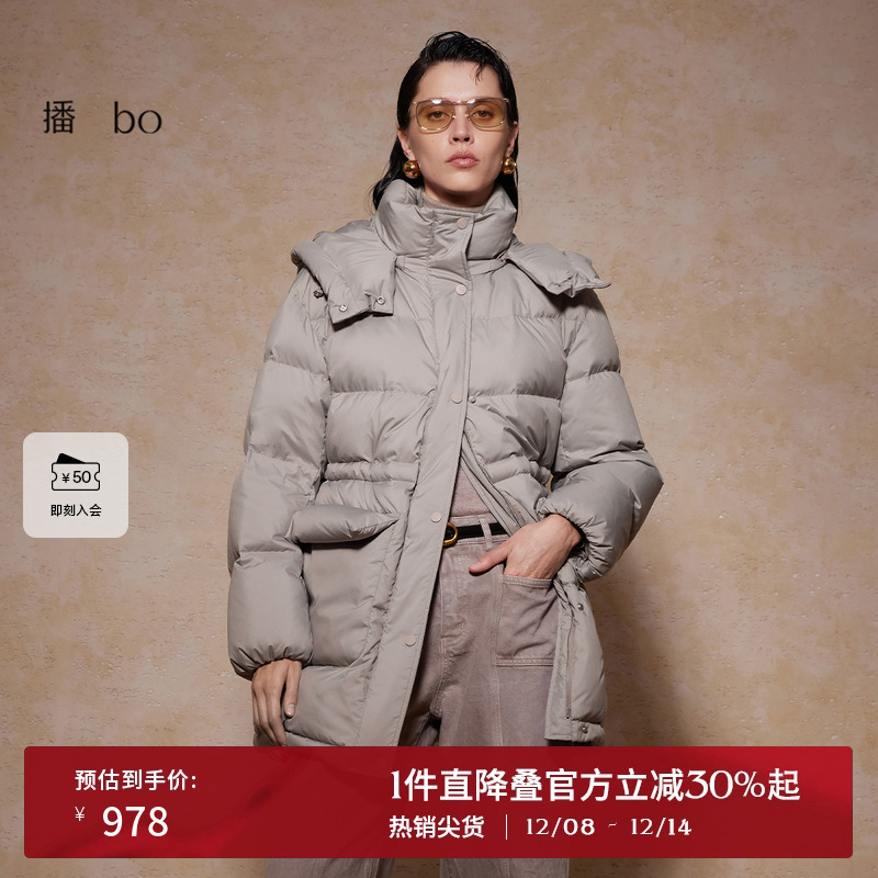 大容量袋盖充绒口袋，光泽质感金属拉链