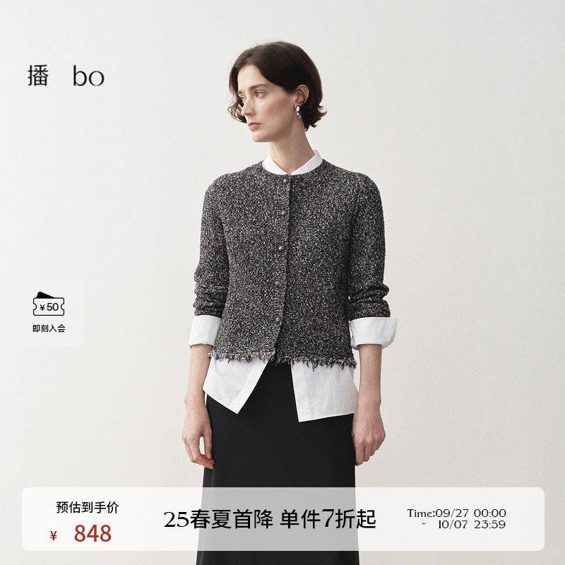 舒适简约圆领，光泽质感饱满圆扣