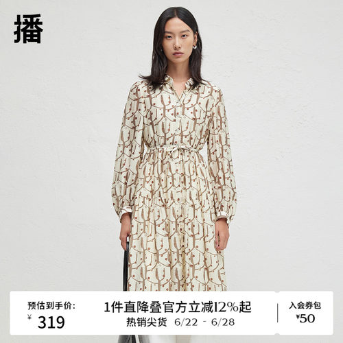 百搭标准外翻领，浪漫褶皱下摆