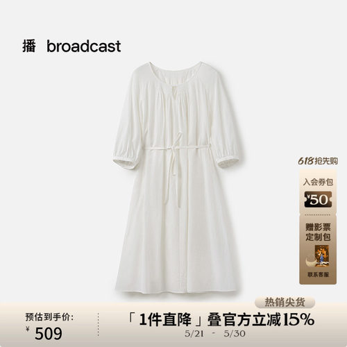 优雅圆领V字切口