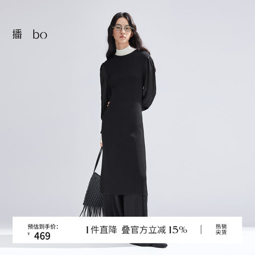 立体罗纹圆领，袖口贝壳扣装饰