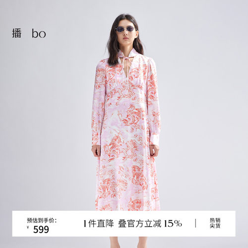 播度假风镂空v领碎花连衣裙