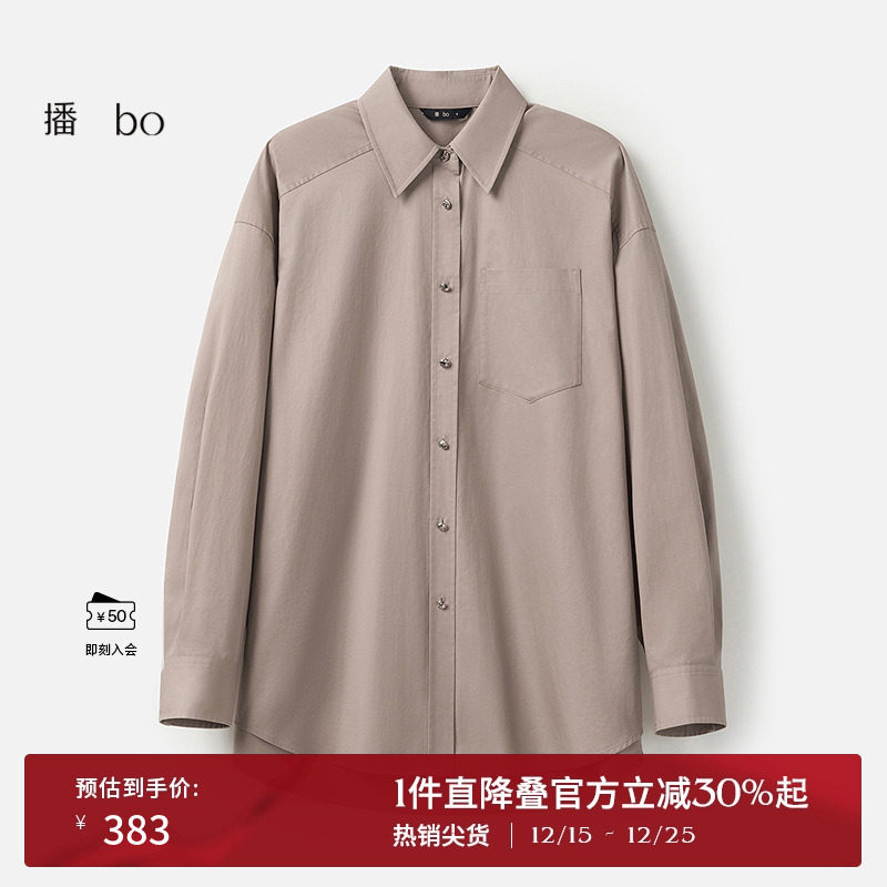 袖口压褶异形扣点缀