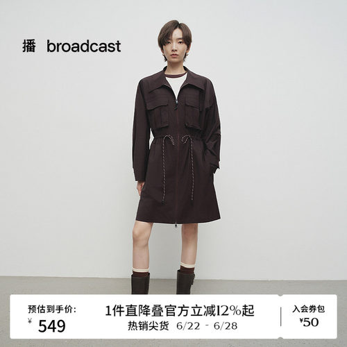 衬衫翻领，腰间抽绳