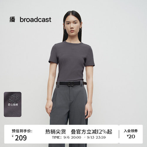 立体微缩圆口，直筒袖线条简练