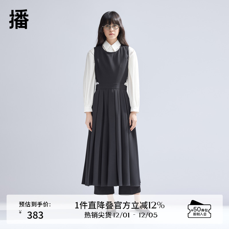 镂空露腰设计，灵动百褶下摆