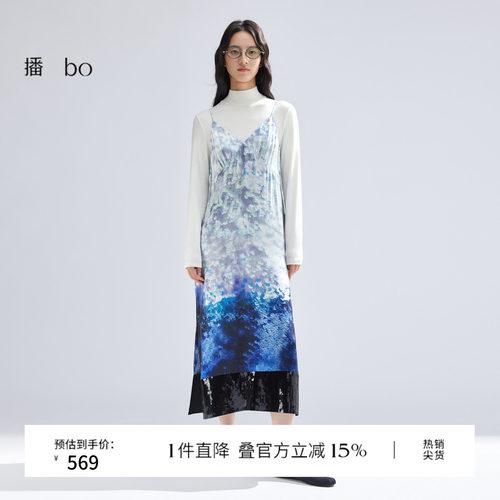 优雅吊带V领，浪漫褶皱印花