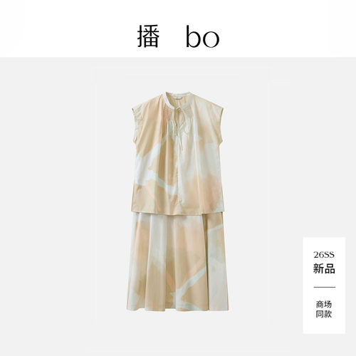 腰侧开衩，假两件设计