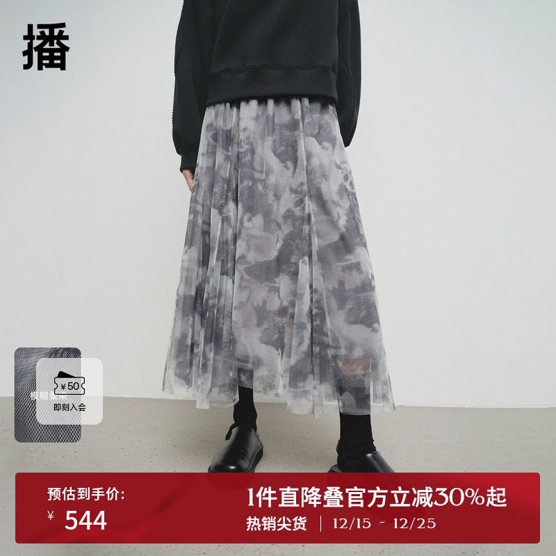 浪漫褶皱下摆设计