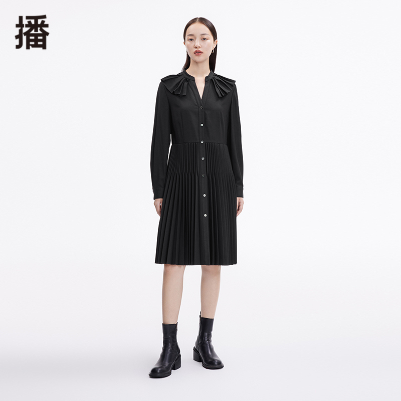 播2022冬季新款小众设计感褶皱修身显瘦中长款连衣裙女BDP4LD0631