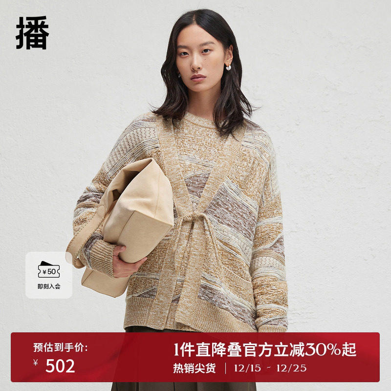 修饰脖颈显瘦V领设计