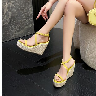 女小个子增高外穿厚底草编一字后带超高跟鞋 坡跟凉鞋 新款 2026夏季