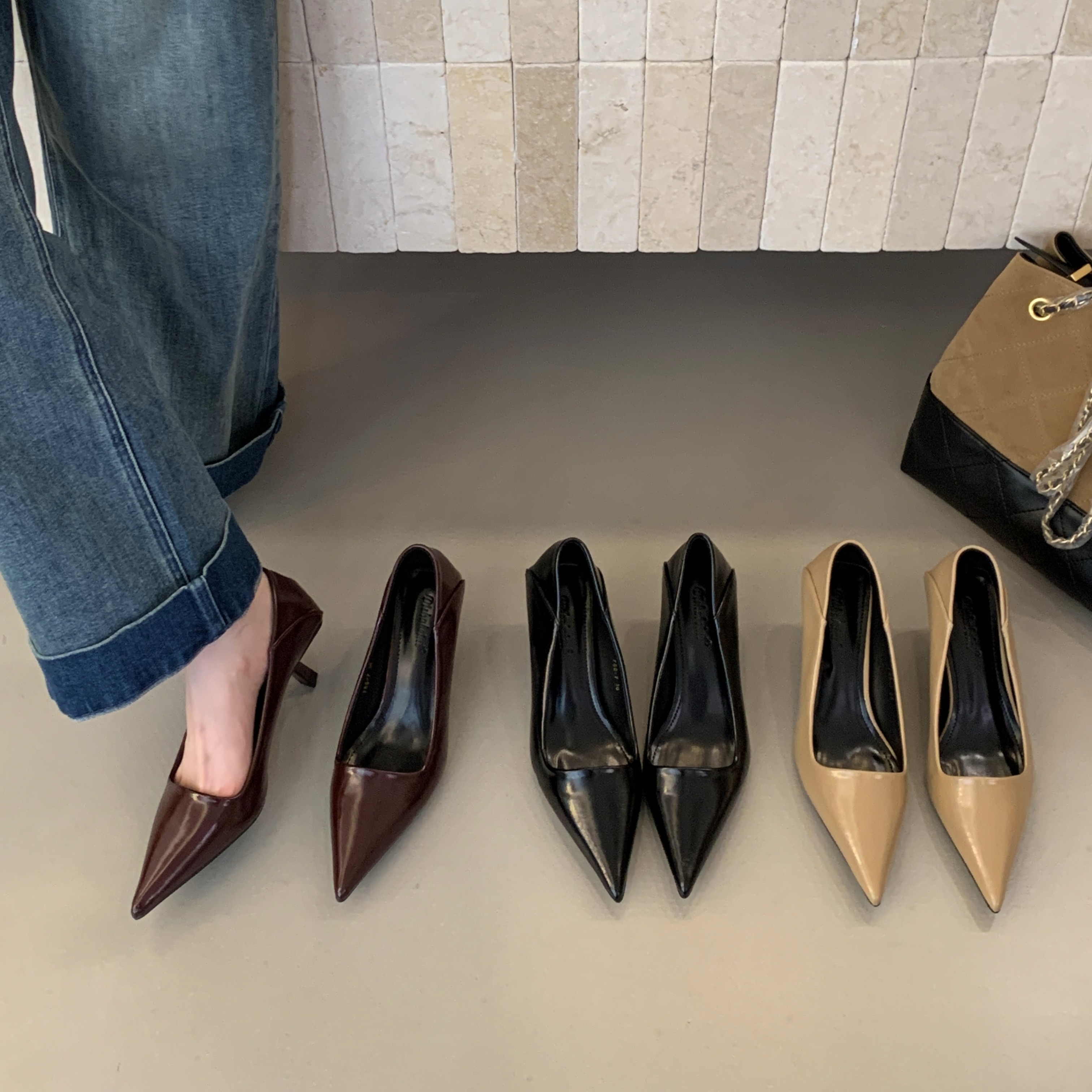 浅口复古尖头单鞋金属扣