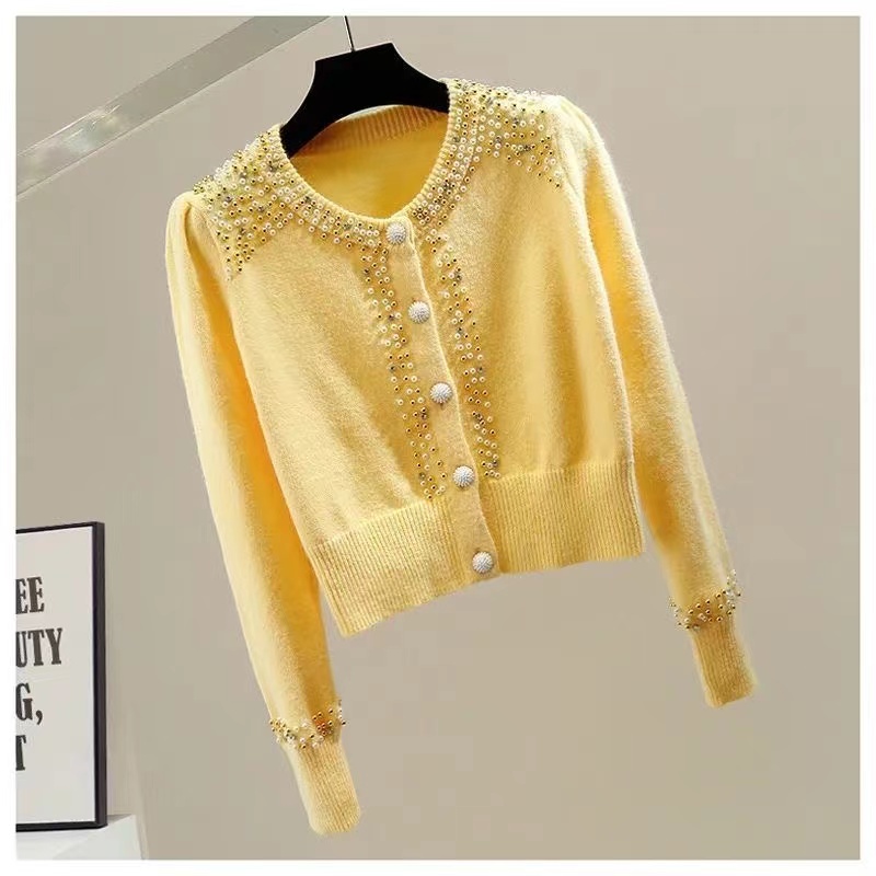 圆领开衫镶钻短款毛衣